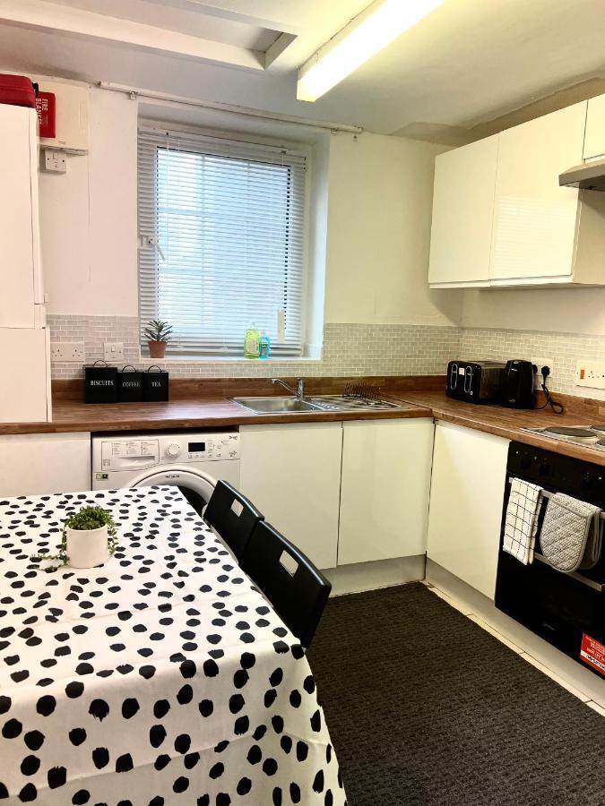 2 Bedroom Flat, 2 Minutes Walk To Bethnalgreen Station, Central Londra Esterno foto