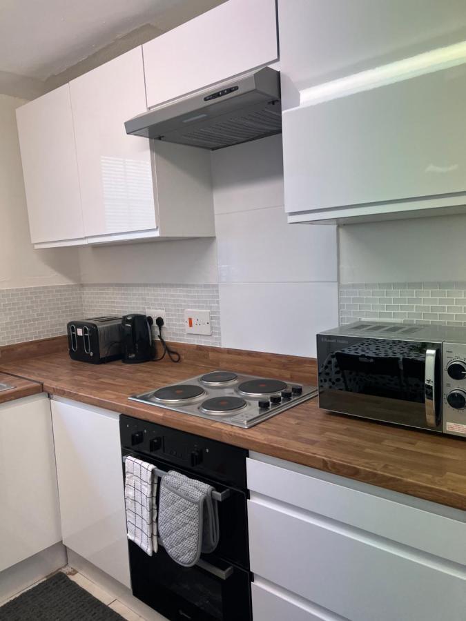 2 Bedroom Flat, 2 Minutes Walk To Bethnalgreen Station, Central Londra Esterno foto