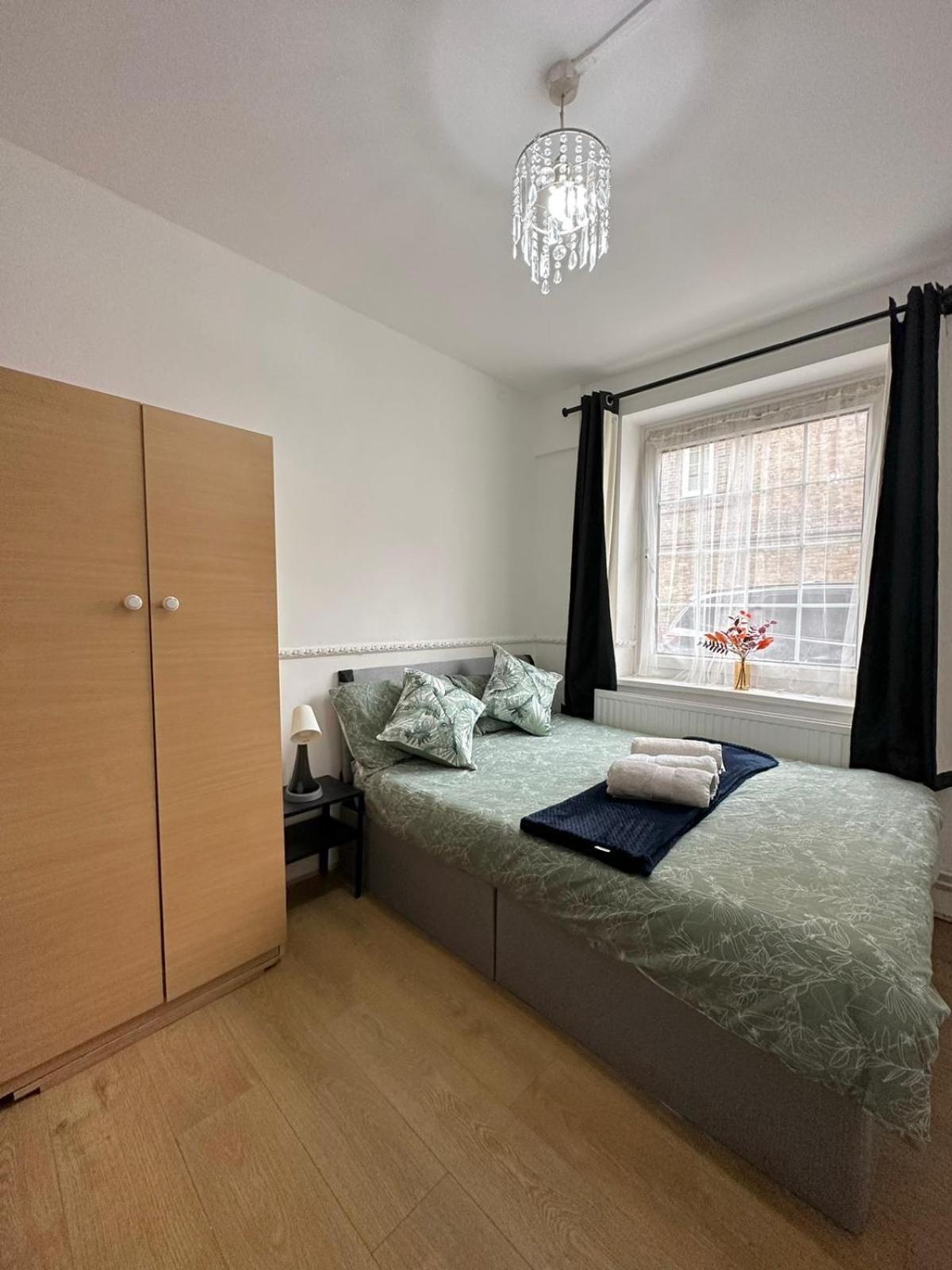 2 Bedroom Flat, 2 Minutes Walk To Bethnalgreen Station, Central Londra Esterno foto