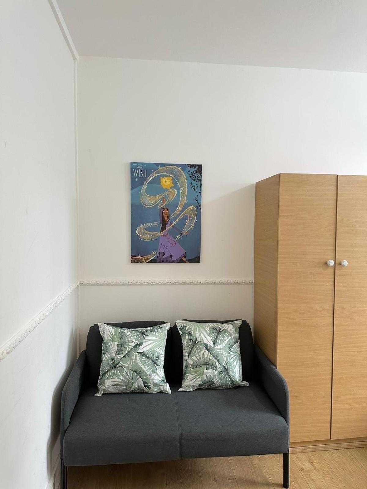 2 Bedroom Flat, 2 Minutes Walk To Bethnalgreen Station, Central Londra Esterno foto